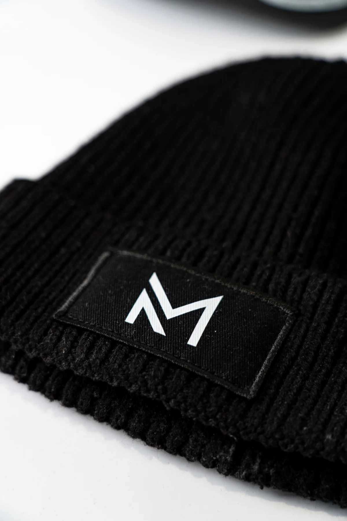 Beanie mit hochwertigem Makellos Weblabel