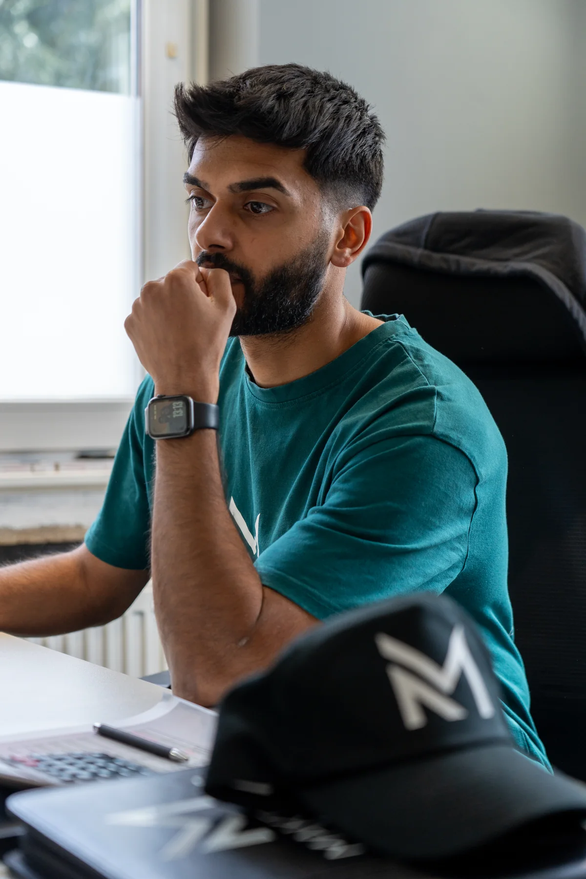 Makellos Mitarbeiter bei der Gestaltung und Projektvorbereitung