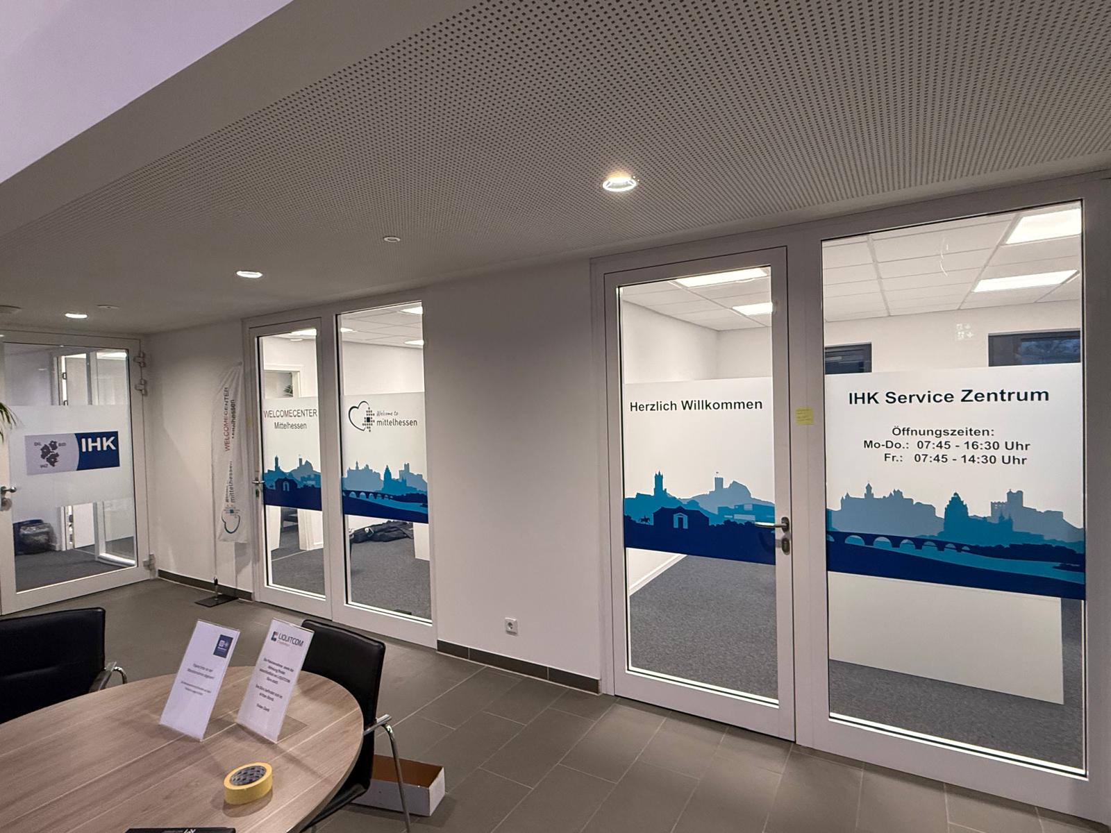 Sichtschutz- und Fensterfolierung in einem IHK Servicezentrum
